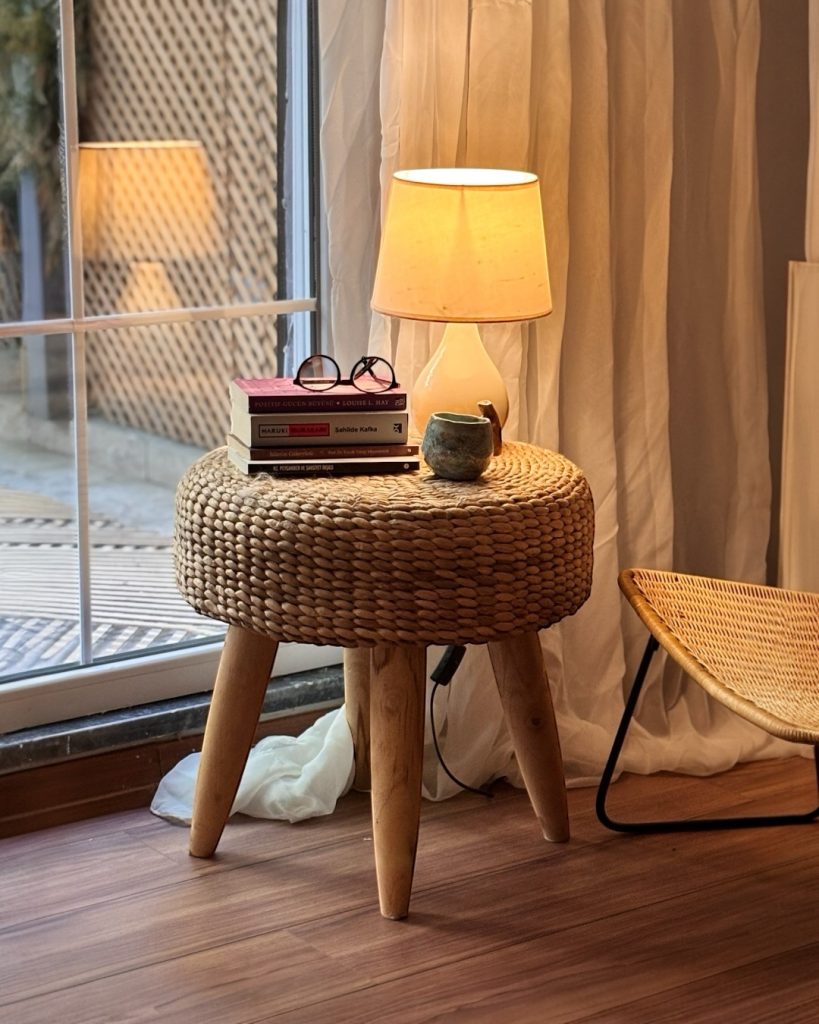 El yapımı susümbülü tabure – masif ahşap iskeletli doğal puf, Bali Decor