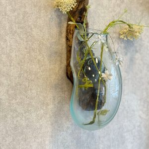 Doğal kütük üzerine cam üfleme el yapımı duvar vazosu – Bali Decor