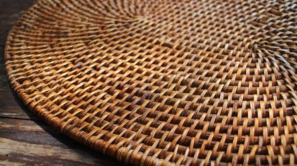 Bali'nin tropikal ruhunu yansıtan, el işçiliği ile titizlikle hazırlanmış dayanıklı ve şık Bali Decor rattan mobilya tasarımı.