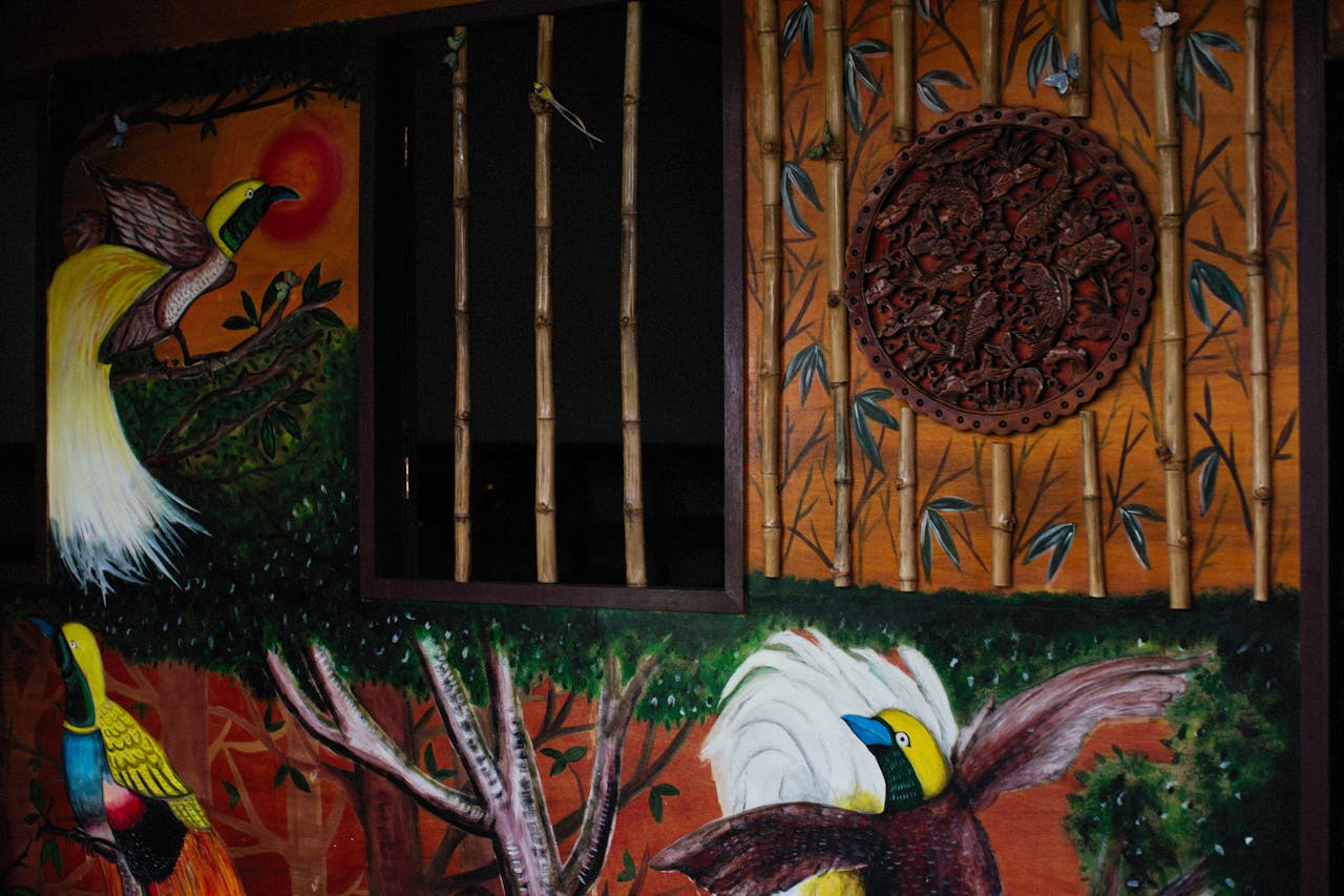 Desain panel seni dinding Bali Decor buatan tangan dengan tekstur kayu alami dan motif ukiran yang elegan.