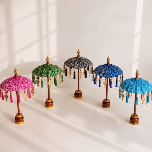 65 cm dekoratif Bali şemsiyesi; yeşil, açık mavi, koyu mavi, siyah ve pembe renk seçenekleriyle ev, balkon, teras ve mekan dekorasyonu için.